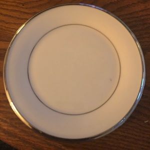 Set of 8 Lenox “solitaire” bread and butter plates